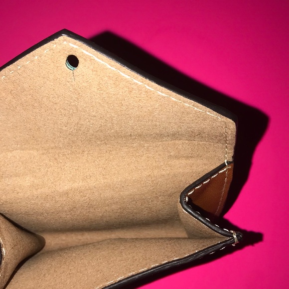 SMALL WALLET!! - Picture 3 of 5